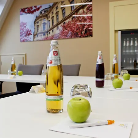 Wittelsbacher Hoeh Отель